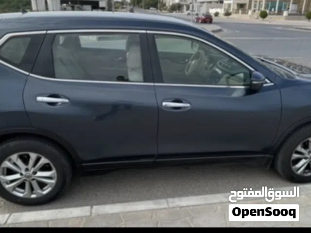 2015 نيسان X-تريل SV2