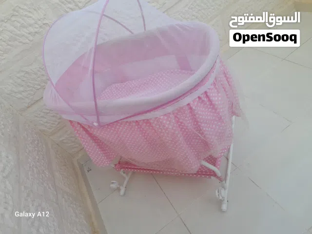 سرير اطفال استعمال خفيف جدا