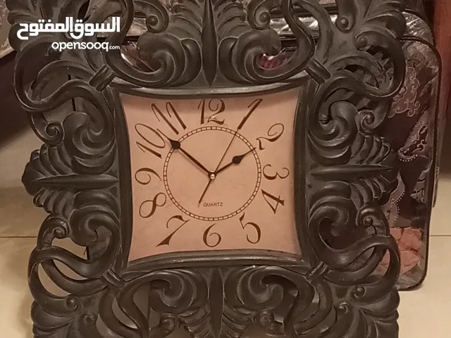 ساعة حائط للبيع بحاله ممتازه بسعر مغري