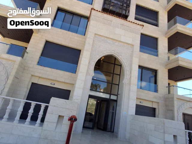 شقة للبيع روف طابقي 4 بمساحة 234م2 وتراسات محيطة 216م2  في طريق المطار الحويطي خلف المدارس العالمية
