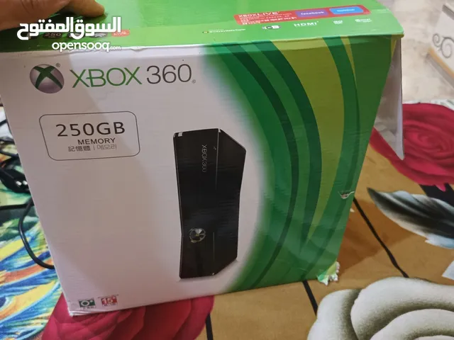 اكس بوكس 360نضيف كلش حلو وبي تقريبا 30 لعبه