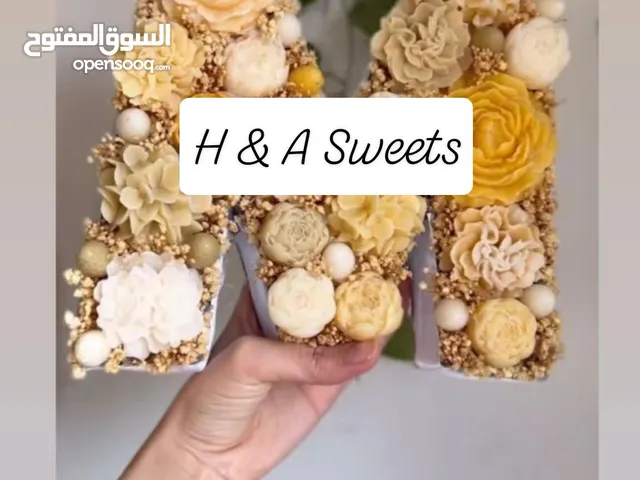 ترافل بشكل ورد على حروف كبيرة