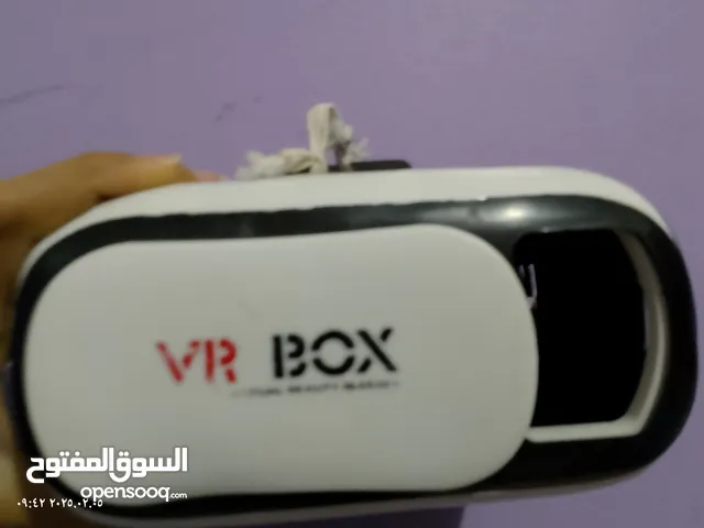 vr box  استعمال خفيف ونضيف خمس شهور تحتاج الى هاتف بداخلها