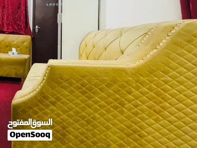 A sofa set is for sell.
