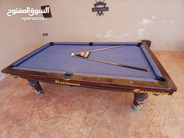 طاولة بلياردوا للبيع نظيفه