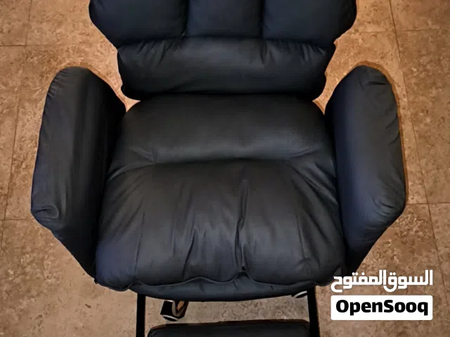 كرسي مكتبي ودبل بطانه جدا مريح ومساج مستعجل على بيعته