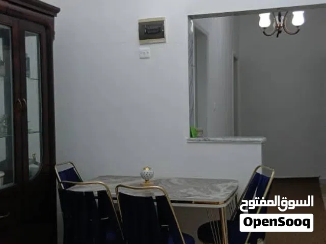 شقه فالسلماني الشرقي شارع البث قريب جدا مالرئيسي موقع سنتر السعر 175 الف وقابل