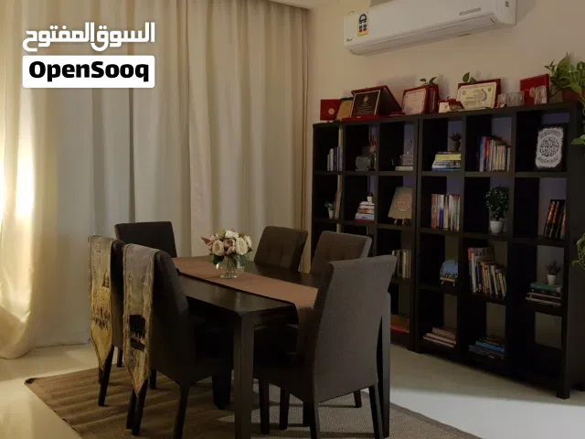 طاولة طعام خشبية للبيع