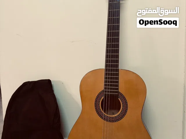 غيتار كلاسيكي للبيع مع الشنطة