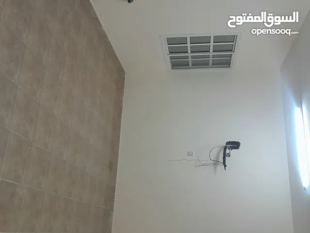 شقة عائلية غرفتين بالمطار القديم موقع ممتاز جدا