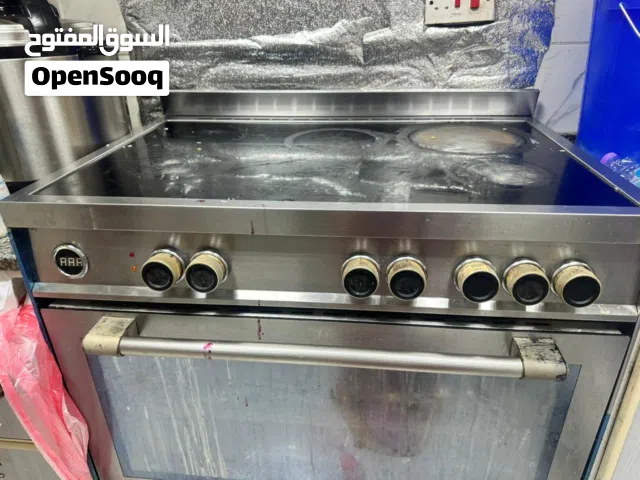 اغراض مستعمله في العين الصناعيه لدواعي السفر نظيفه وبحاله جيده
