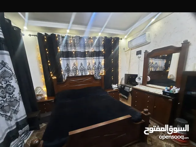 غرفة نوم زان ثقيل لون بني