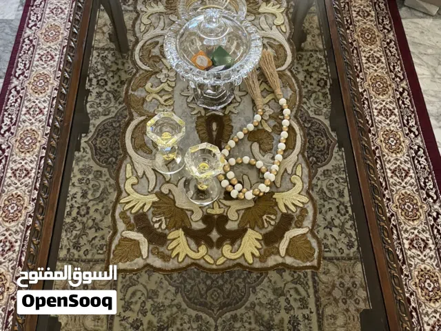طقم طاولات ثلاثي شغل مصري ثقيل بحالة ممتازة. على المهتمين التواصل فقط على الواتساب.