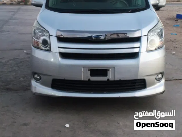 تيوتا انوها 2008