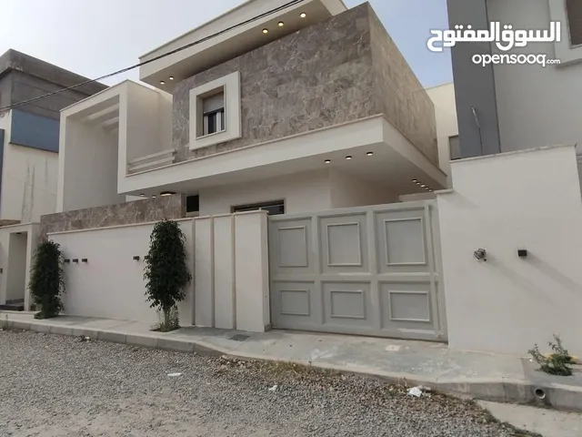 500 m2 4 Bedrooms Villa for Sale in Tripoli Souq Al-Juma'a