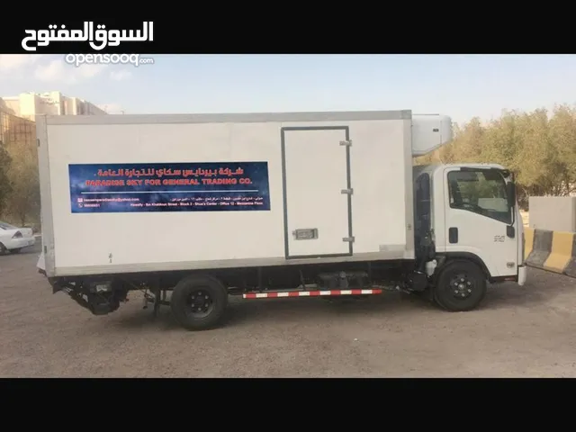 للإيجار شاحنات هاف لوري مجمد -22 ومبرده مزوده برافعه خلفية
