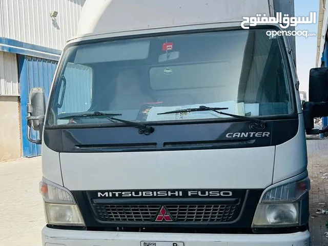 ميتسوبيشي كانتر غمارة واحدة مع صندوق