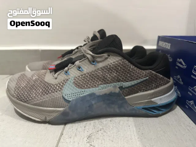 4 احذية رياضية للبيع