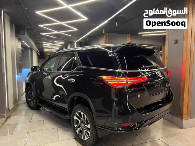 Toyota fortuner sport  4WD Model 2026  Zero  7 seats  4000 cc.    V6 235hp جنوط