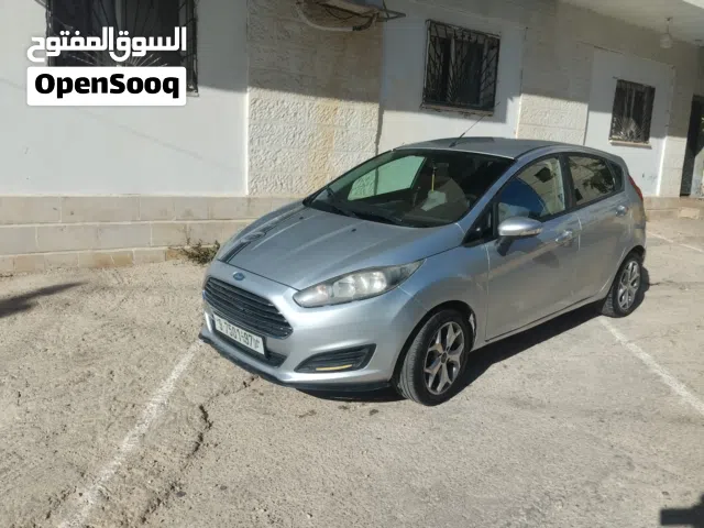 2014 فورد فييستا Standard