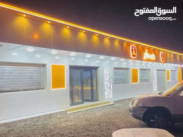 "مبنى تجاري راقي ومجهز بالكامل – واجهة 30م على الطريق الساحلي الحشان ورشفانة