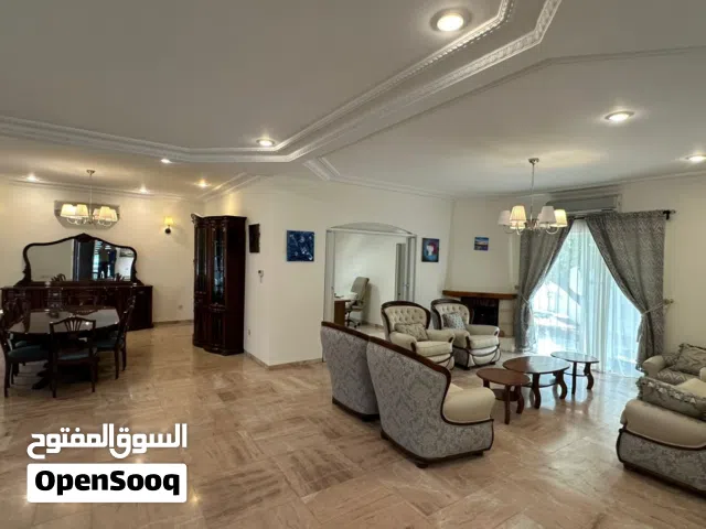 فيلا مميزة مفروشة للإيجار السنوي مع مسبح (V190)