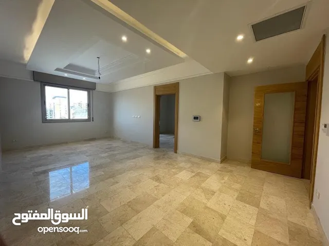 شقة تشطيب حديث للبيع في زاوية الدهماني بالقرب من شيل موقع ممتاز