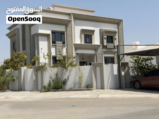 ڤيلا راقيه في المعبيله الرابعه عمرها 3سنوات ونصف