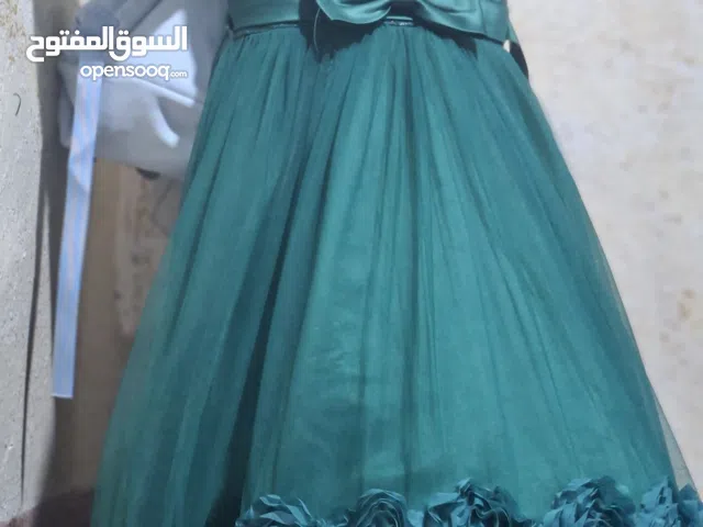 فساتين بناتي لون اخضر وازرق ملبوسات مرتين فقط