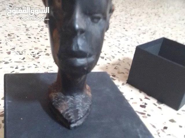 تمثال قديم من خشب الابنوس افريقي