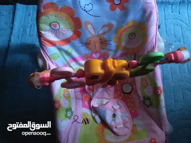 كوت بيبي شبه جديد استعمال بسيط ممتاز ومريح وخفيف توخدو معك وين ماتروح معو موسيقة