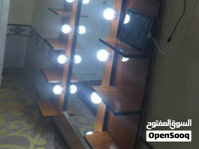 ميز تواليت عمودي مع اناره كامله نضافه99 بالميه