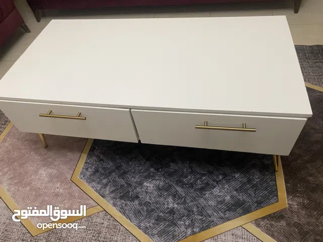 طاولة وسط وطاولة تلفزيون للبيع بحاله جيدة