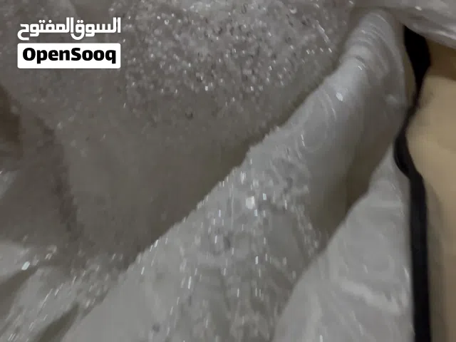 فستان زفاف للبيع بحاله ممتازه مع الجاكيت والتاج