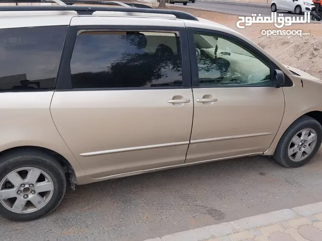 Bus - Van Toyota in Al Ain