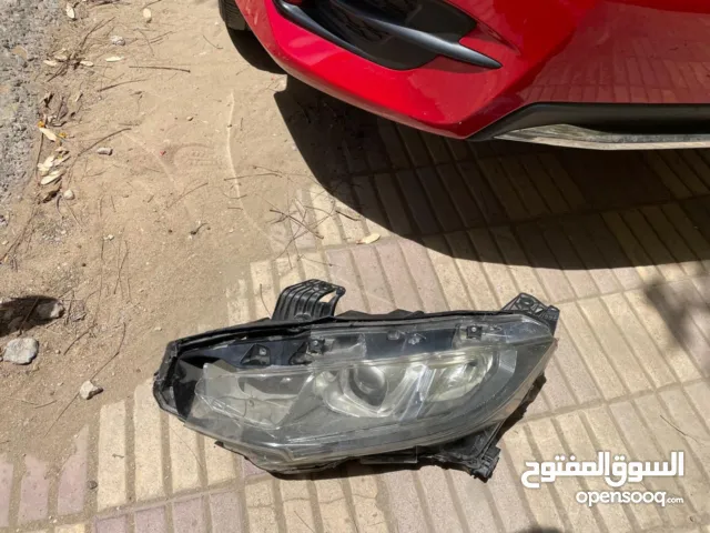 للبيع فانوس هوندا سيفيك 2020 باغة مكسورة