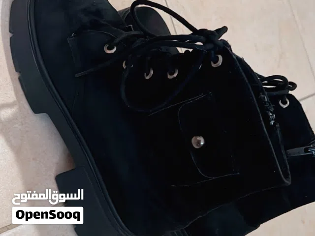 بوت اسود شتوي رباط