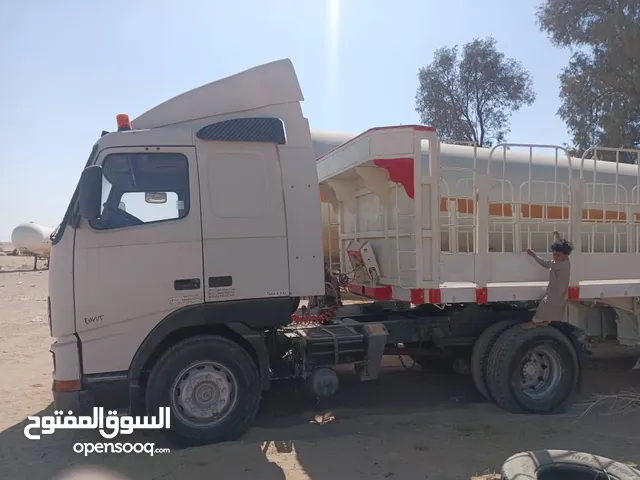 راس قاطرة مع سطحة