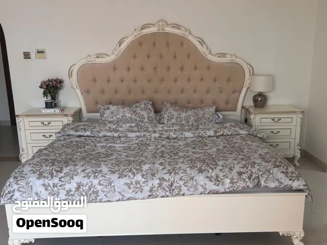 غرفة نوم كلاسيك فاخرة للبيع – نظيفة جداً وبسعر مميز