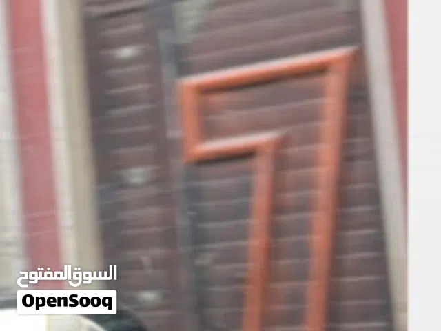 باب حديد نضيف