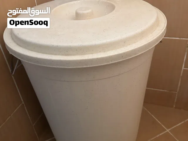 Iam selling bath tub, off white colour