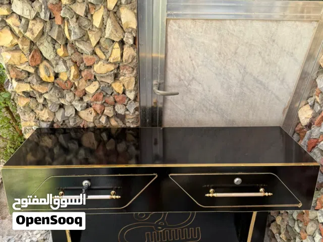 ميز حلاقة اسود  خاص لصالونات الحلاقة الرجالية او النسائية