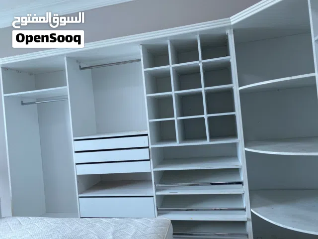بيعه مستعجله خزانة ملابس كبيره لغرف دريسنق روم