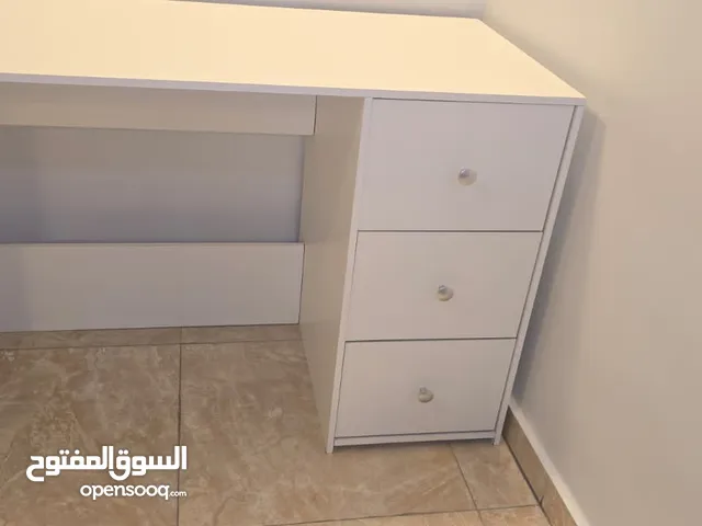 طاولة مكتب للبيع استخدام 3 اسابيع