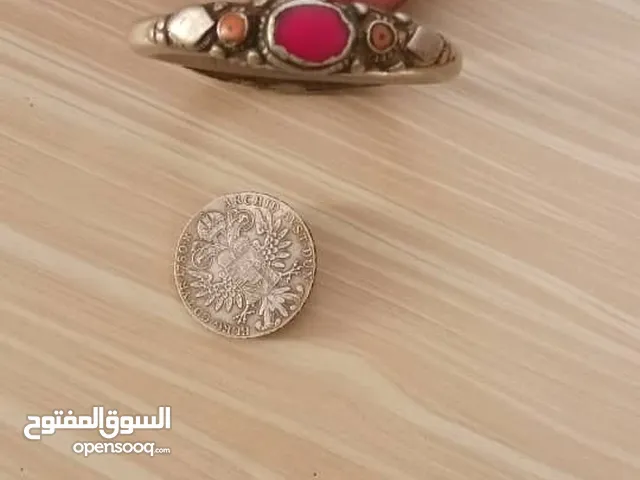 حزام فضه قديم واسوار تراثيه وقرش فرانسي 5000ريال سعودي