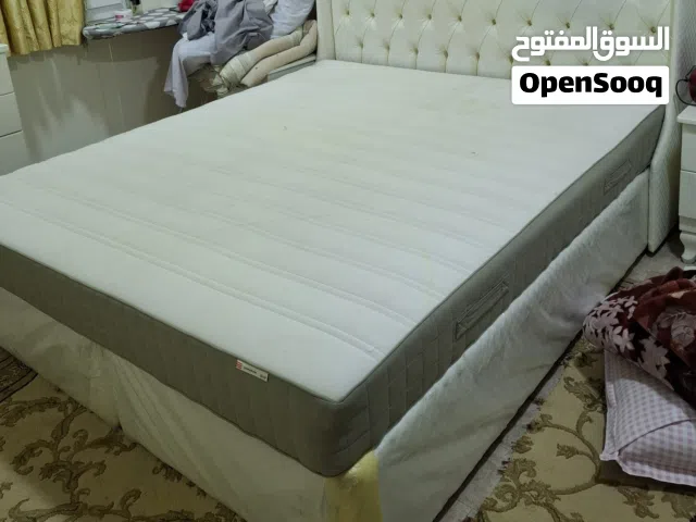 غرفة نوم بدون دولاب