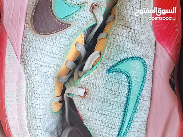 LeBron 20 time machine white بوت كرة سلة