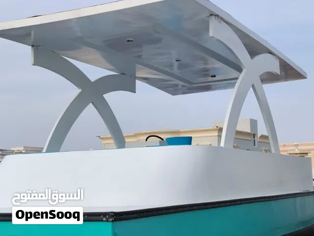 قارب بنتون مجلس بدون محرك