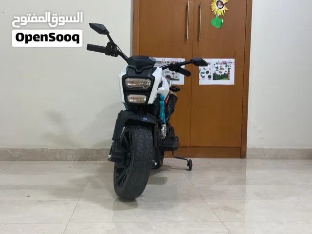 Scooter for kids, flashing lights and music. Rechargeable