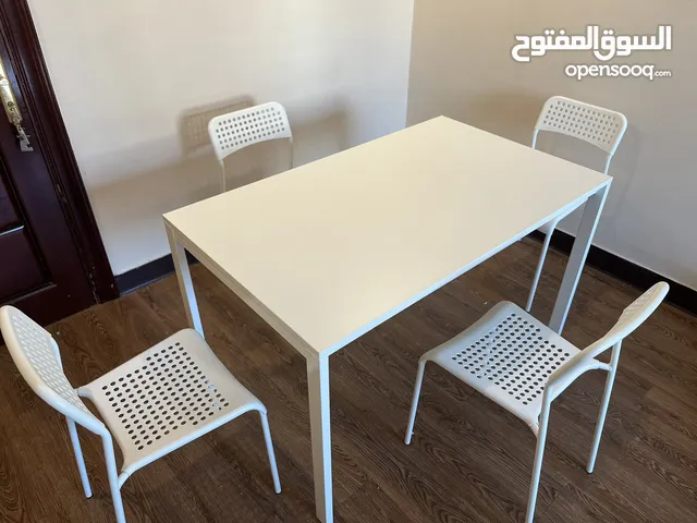 طاولة سفرة للبيع بداعي السفر